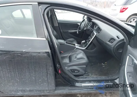 2013 Volvo S60 T5 z USA, uszkodzony, nr VIN YV1612FS3D1219105